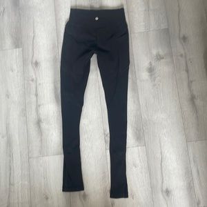 Lululemon black leggings with side pockets size 6 -28”
